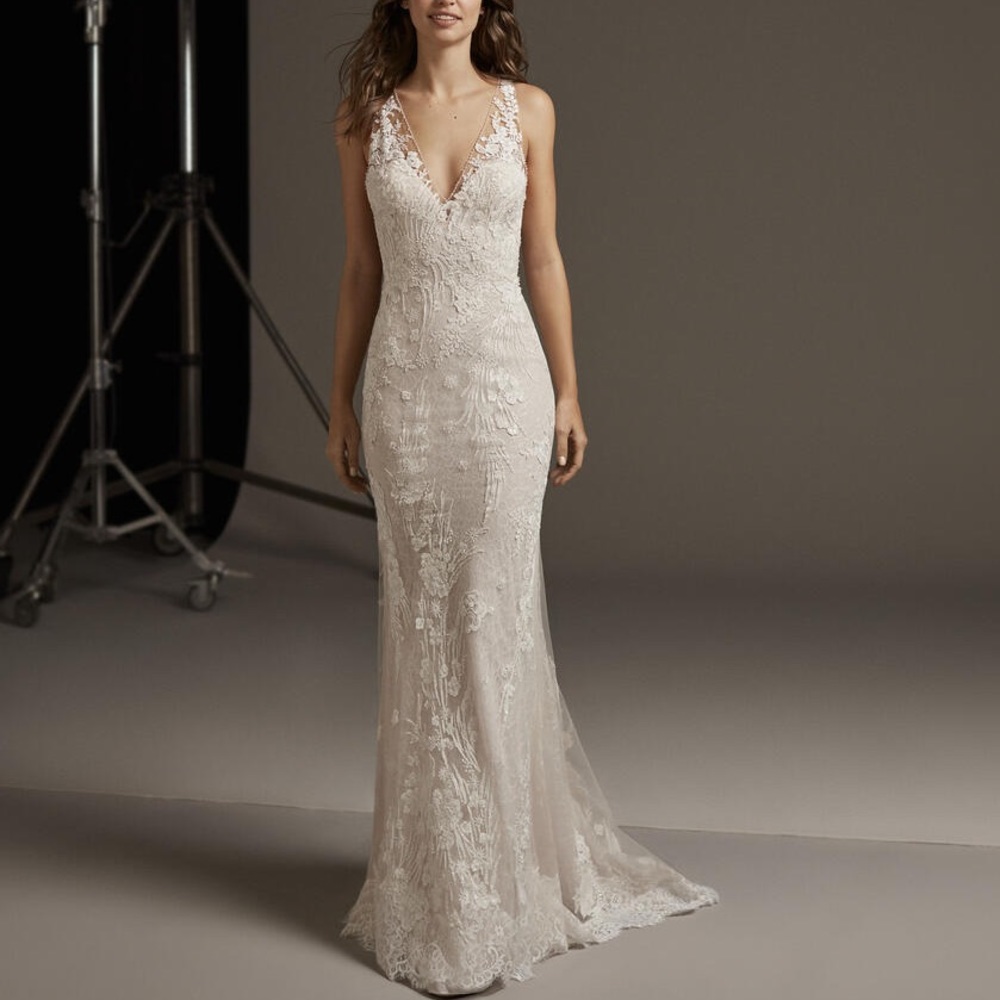 Pronovias EOS Lace Wedding Dress - Picture 10 of 16